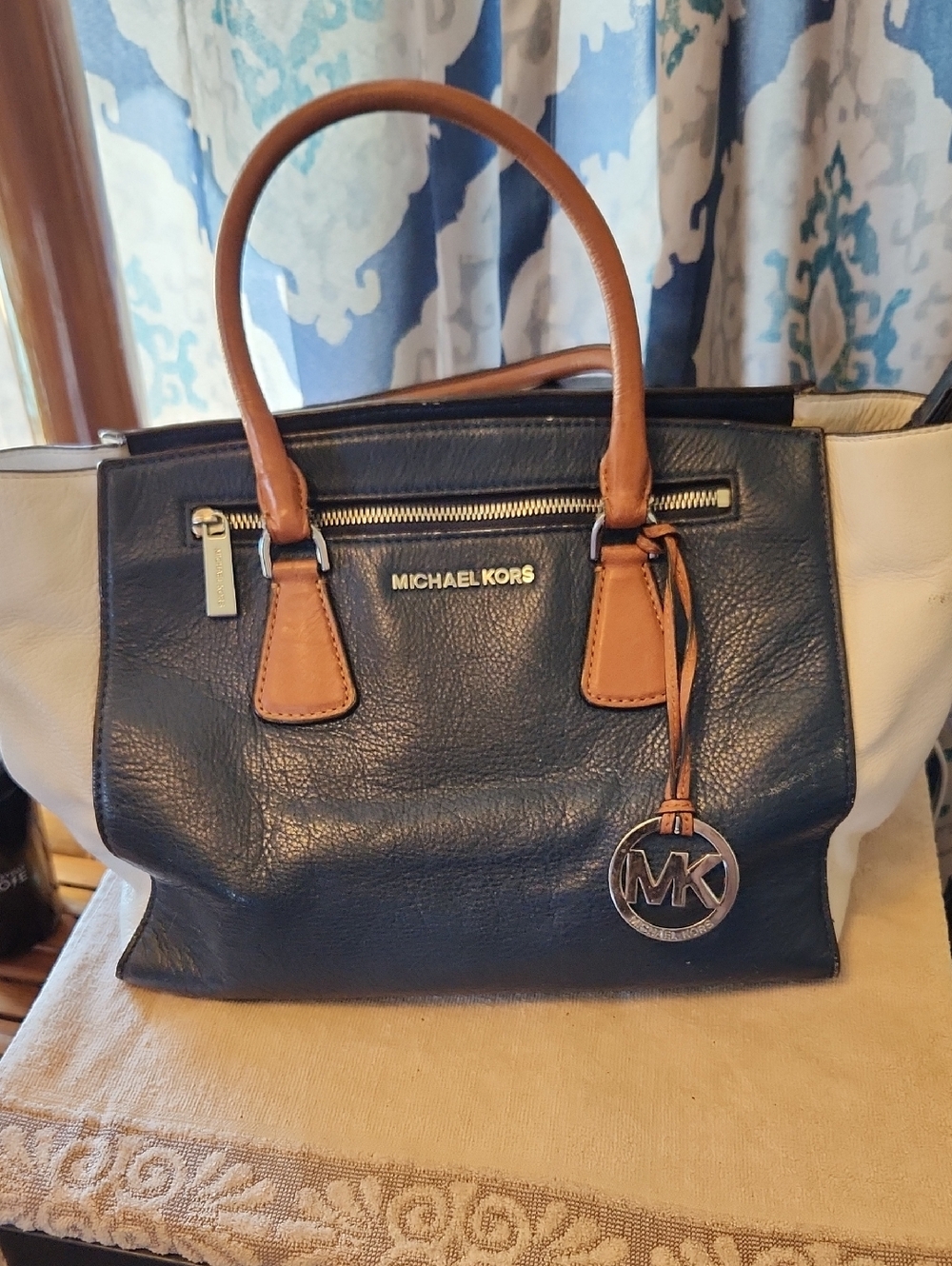Leather Michael Kors Bag - Picture 12 of 12